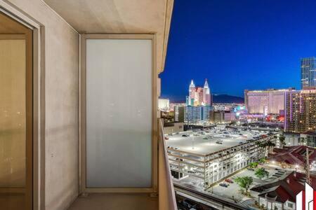 Mgm Signature-15-717 F1 Track & Strip View Balcony لاس فيغاس المظهر الخارجي الصورة