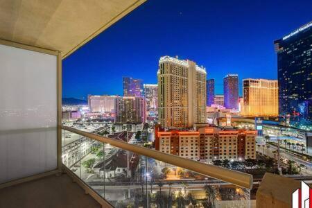 Mgm Signature-15-717 F1 Track & Strip View Balcony لاس فيغاس المظهر الخارجي الصورة