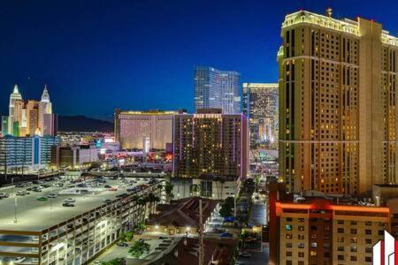 Mgm Signature-15-717 F1 Track & Strip View Balcony لاس فيغاس المظهر الخارجي الصورة