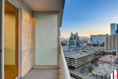 Mgm Signature-15-717 F1 Track & Strip View Balcony لاس فيغاس المظهر الخارجي الصورة